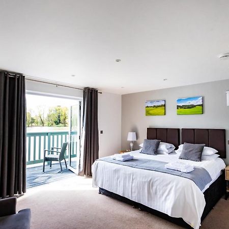 The Vale Golf & Country Club Villa Bishampton Екстериор снимка