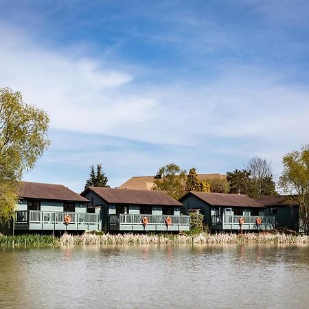 The Vale Golf & Country Club Villa Bishampton Екстериор снимка
