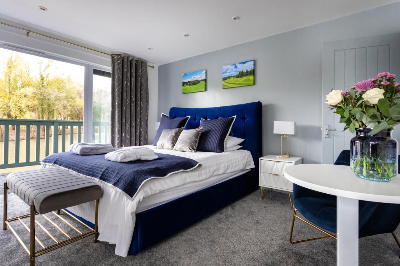 The Vale Golf & Country Club Villa Bishampton Екстериор снимка