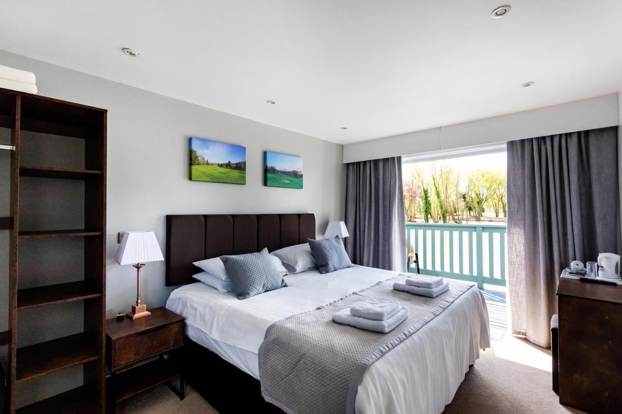 The Vale Golf & Country Club Villa Bishampton Екстериор снимка