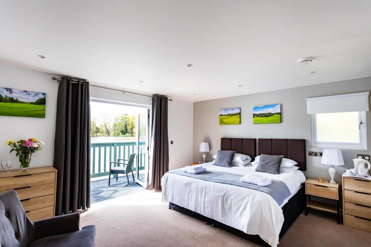 The Vale Golf & Country Club Villa Bishampton Екстериор снимка