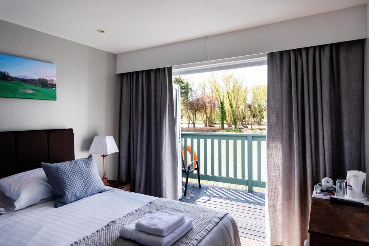 The Vale Golf & Country Club Villa Bishampton Екстериор снимка