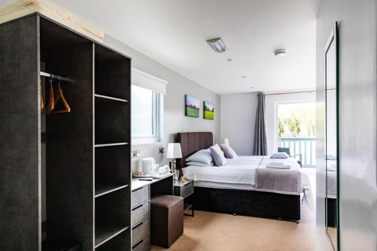 The Vale Golf & Country Club Villa Bishampton Екстериор снимка