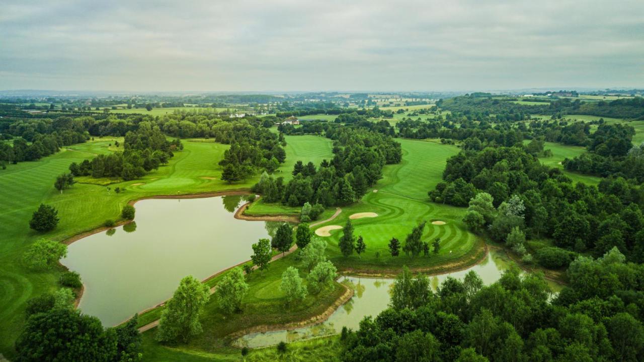 The Vale Golf & Country Club Villa Bishampton Екстериор снимка