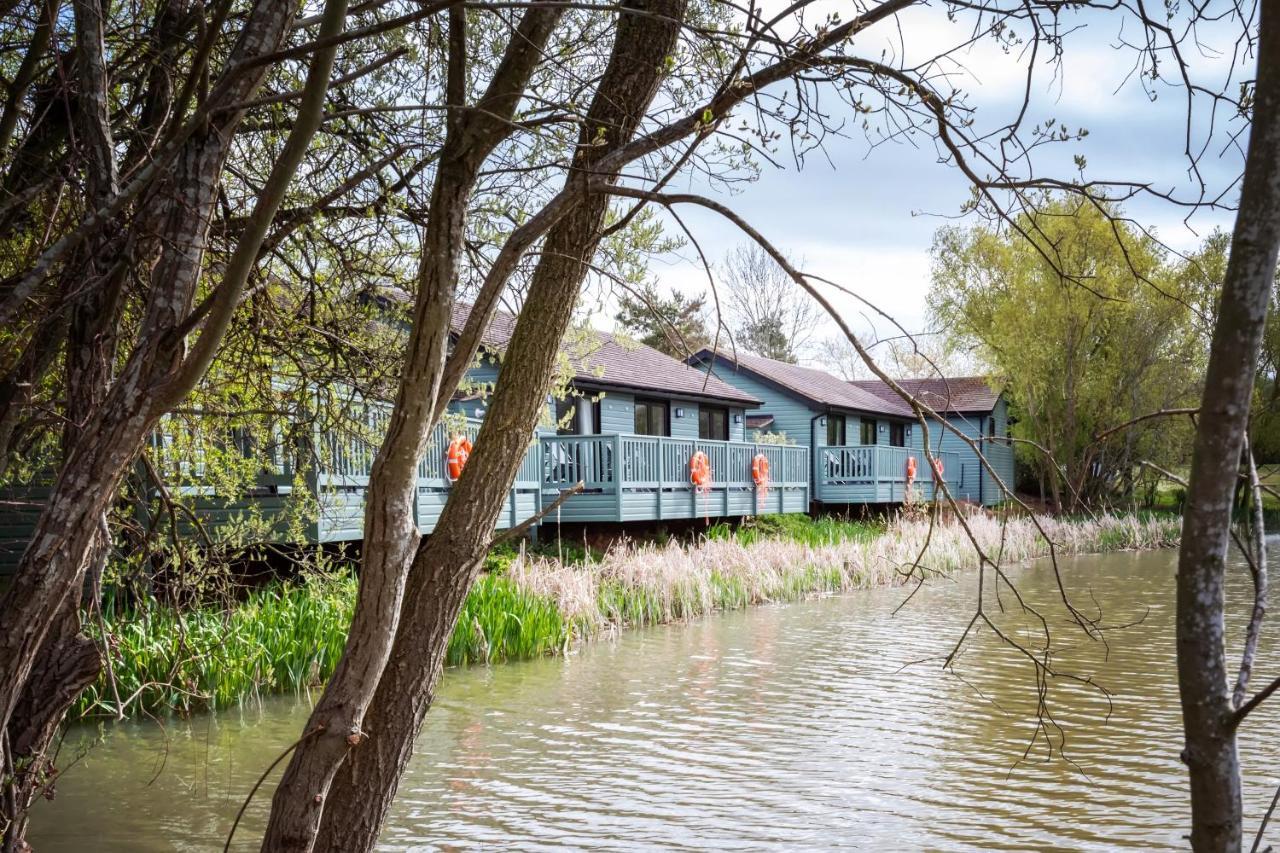 The Vale Golf & Country Club Villa Bishampton Екстериор снимка