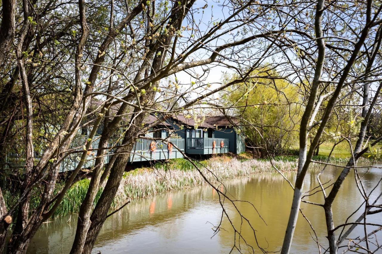 The Vale Golf & Country Club Villa Bishampton Екстериор снимка