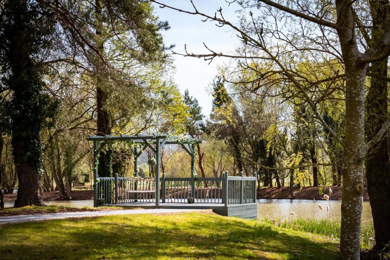 The Vale Golf & Country Club Villa Bishampton Екстериор снимка