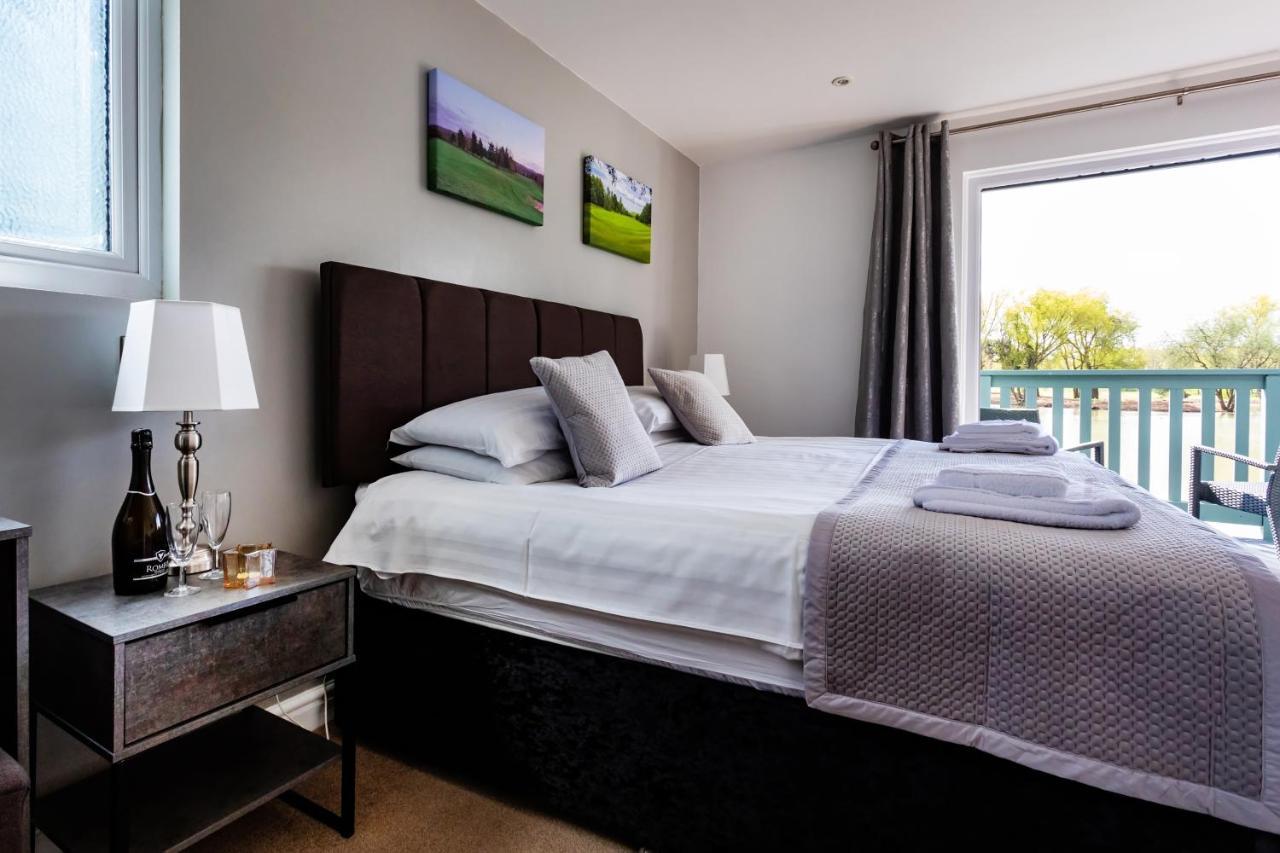 The Vale Golf & Country Club Villa Bishampton Екстериор снимка
