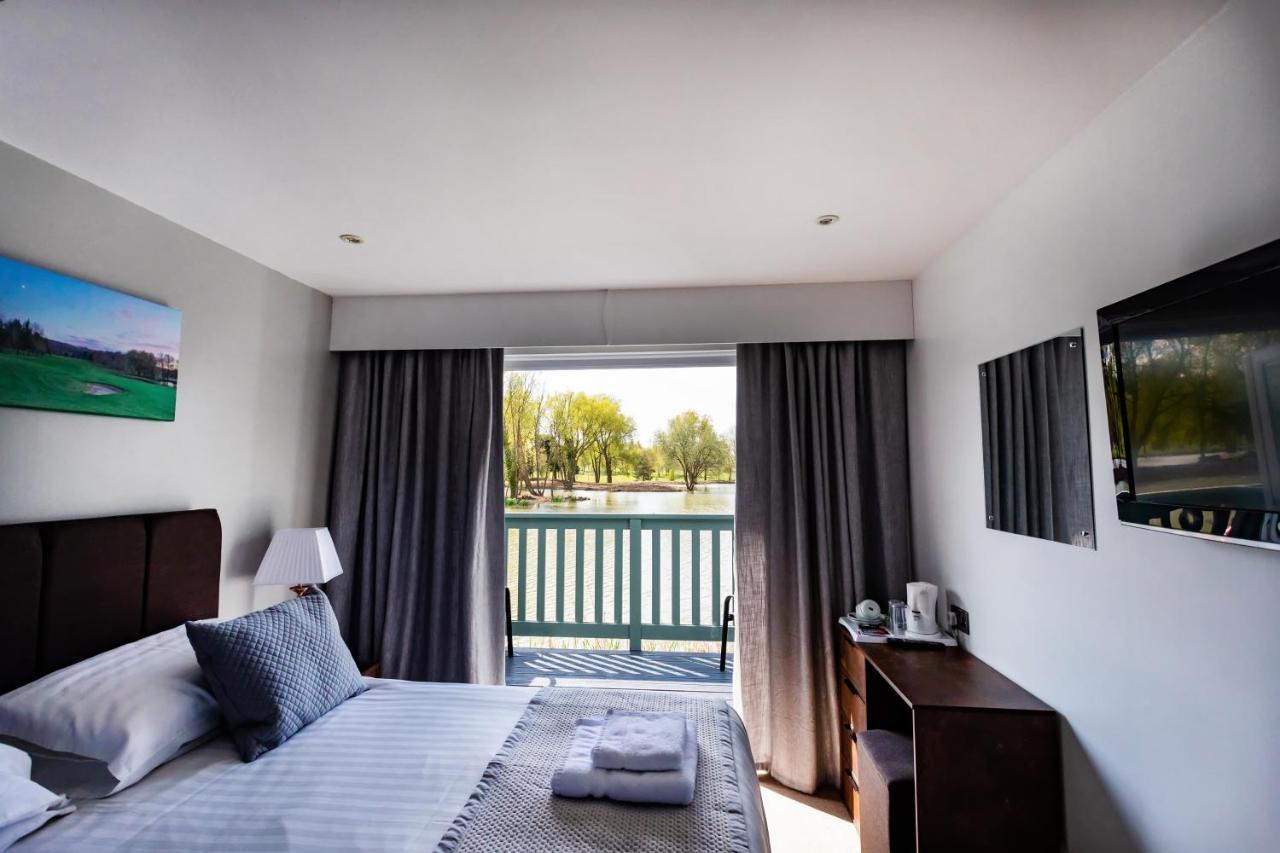 The Vale Golf & Country Club Villa Bishampton Екстериор снимка