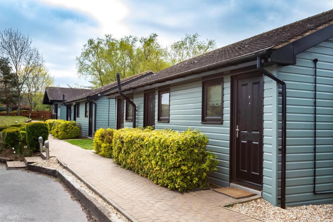 The Vale Golf & Country Club Villa Bishampton Екстериор снимка