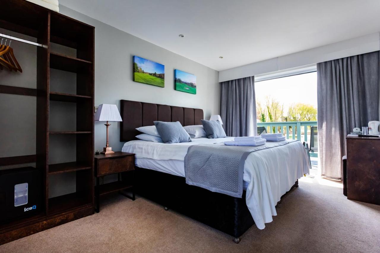 The Vale Golf & Country Club Villa Bishampton Екстериор снимка