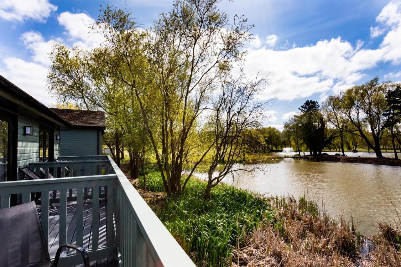 The Vale Golf & Country Club Villa Bishampton Екстериор снимка