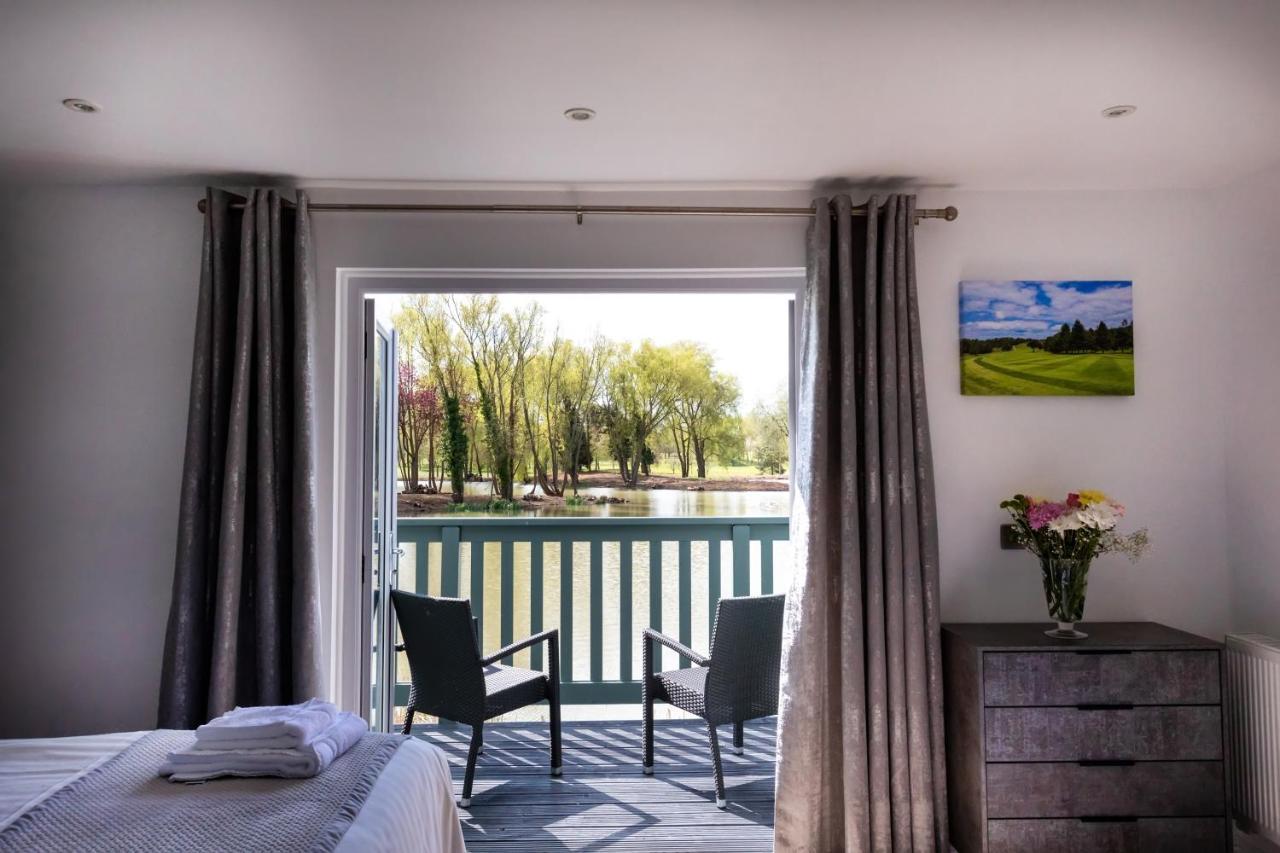 The Vale Golf & Country Club Villa Bishampton Екстериор снимка