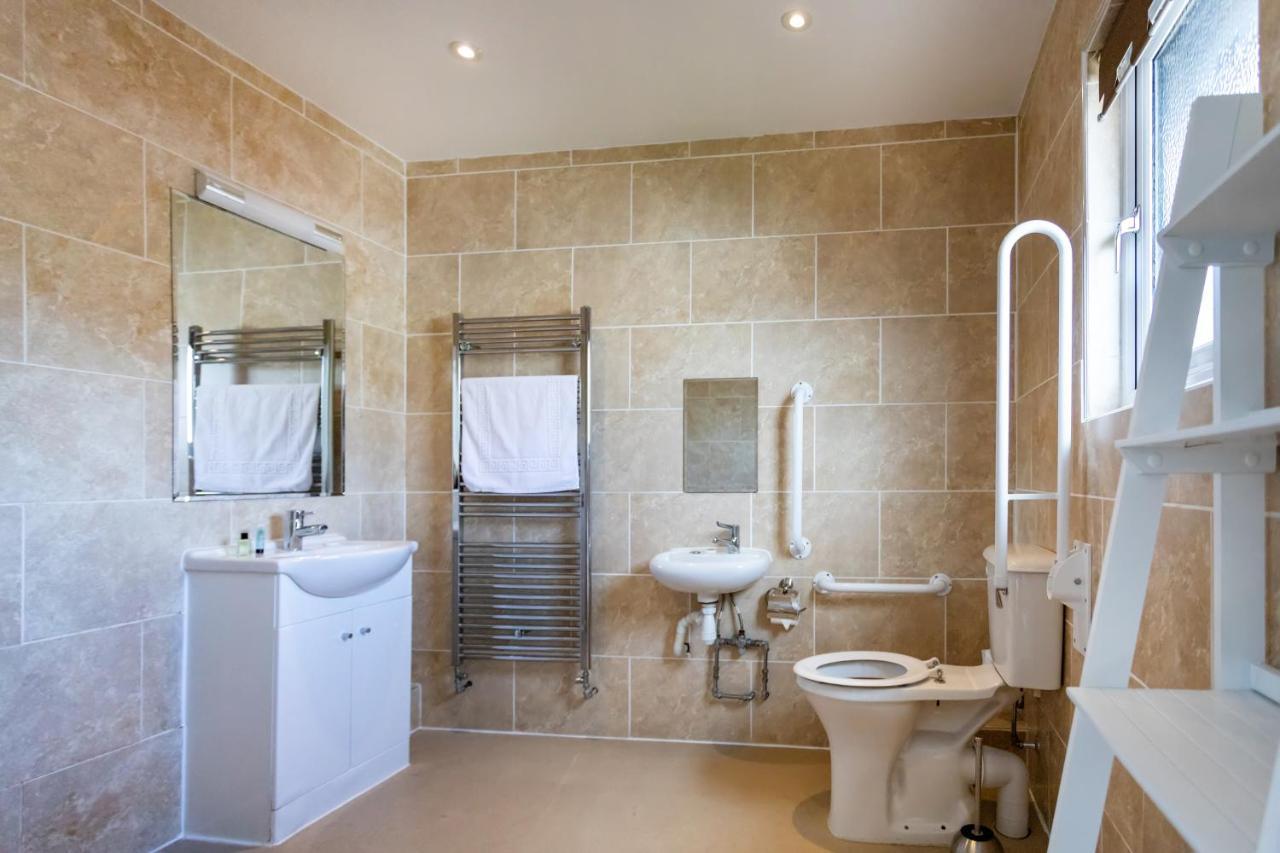 The Vale Golf & Country Club Villa Bishampton Екстериор снимка