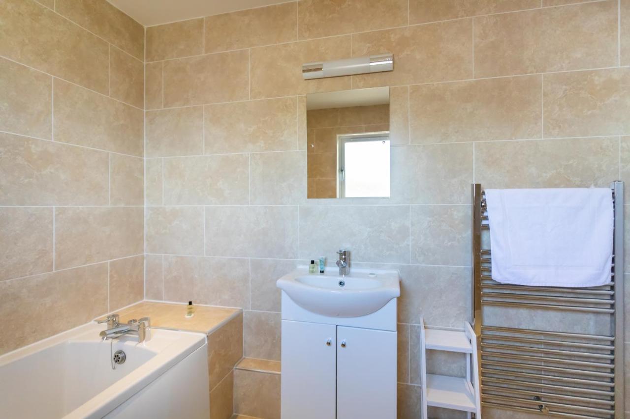 The Vale Golf & Country Club Villa Bishampton Екстериор снимка