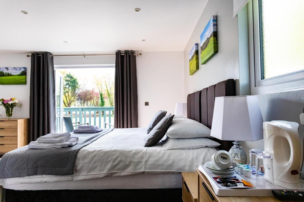 The Vale Golf & Country Club Villa Bishampton Екстериор снимка