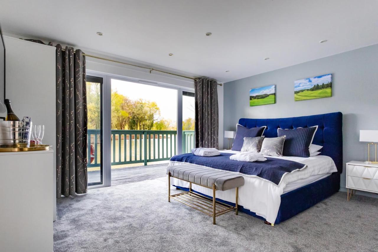The Vale Golf & Country Club Villa Bishampton Екстериор снимка