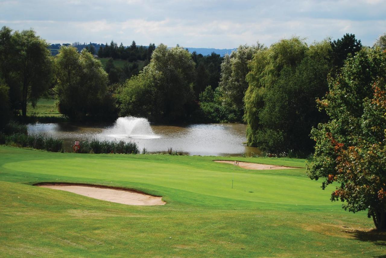 The Vale Golf & Country Club Villa Bishampton Екстериор снимка